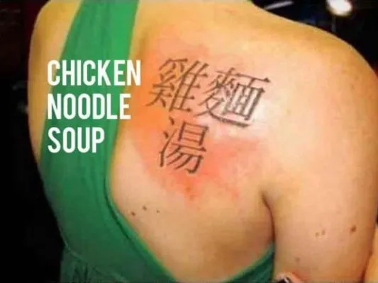 Tatuaż z błędnym tłumaczeniem - rosół z kury z makaronem